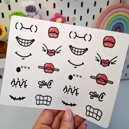 4 naklejki ćwiczeniami warg.webp