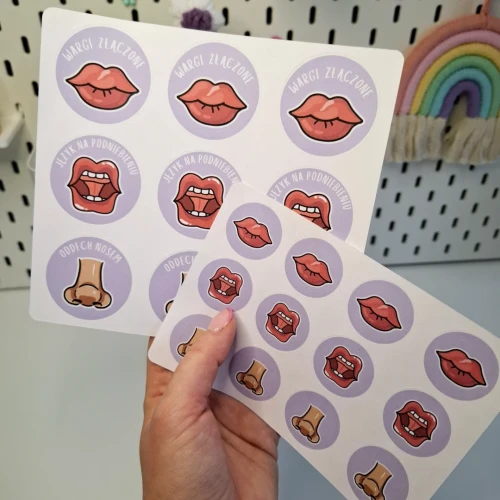 1 naklejki przypominjaki oddychanie, pozycja języka, wargi.webp