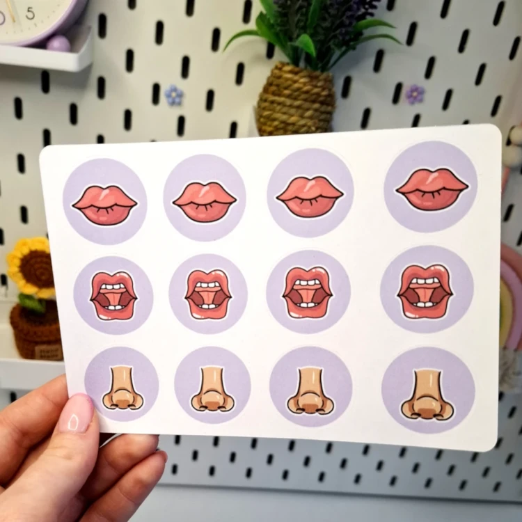 2 naklejki przypominjaki oddychanie, pozycja języka, wargi.webp